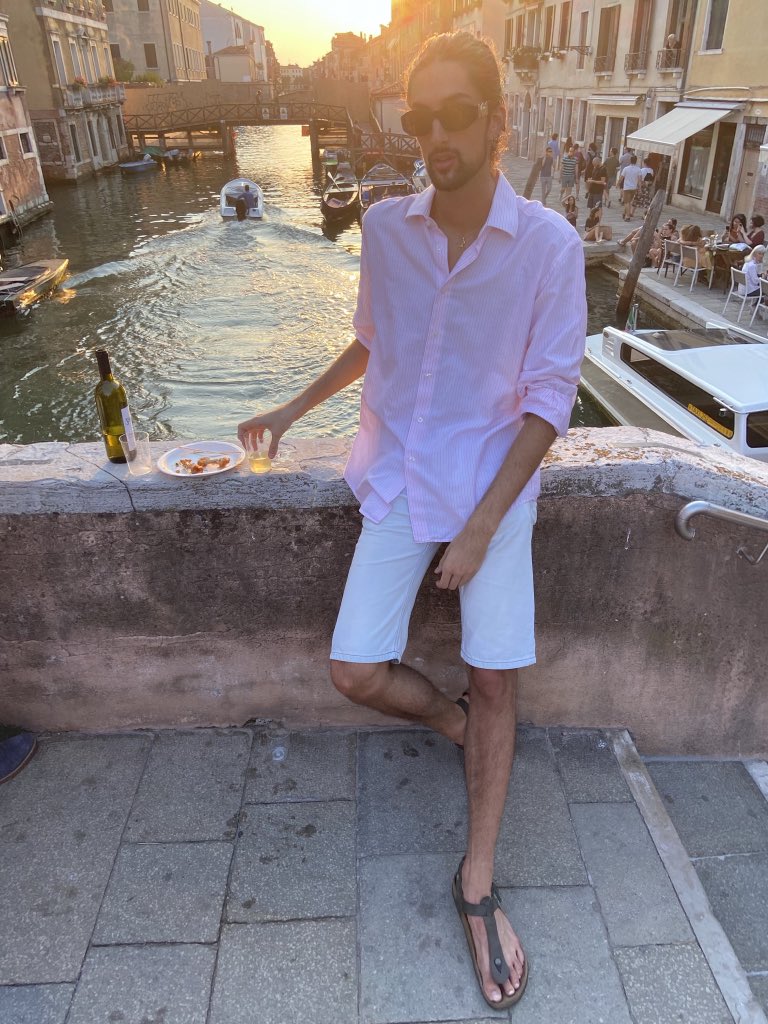 maroccotnl's tweet photo. Foto che io faccio         Foto che i miei
ai miei amici                amici fanno a me https://t.co/qQQ108F2yx