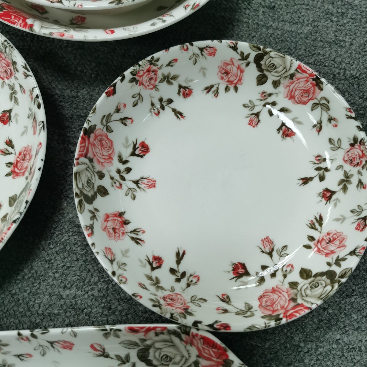 GlasswareKarina's tweet image. #garbotableware New arrival #porcelaindinnerset, grouped with #porcelainplate, #porcelainbowl, #porcelainservingdish, with beautiful decal, make it more attractive in your market. #porcelain #ceramic #tableware #dinnerware #dinnerset