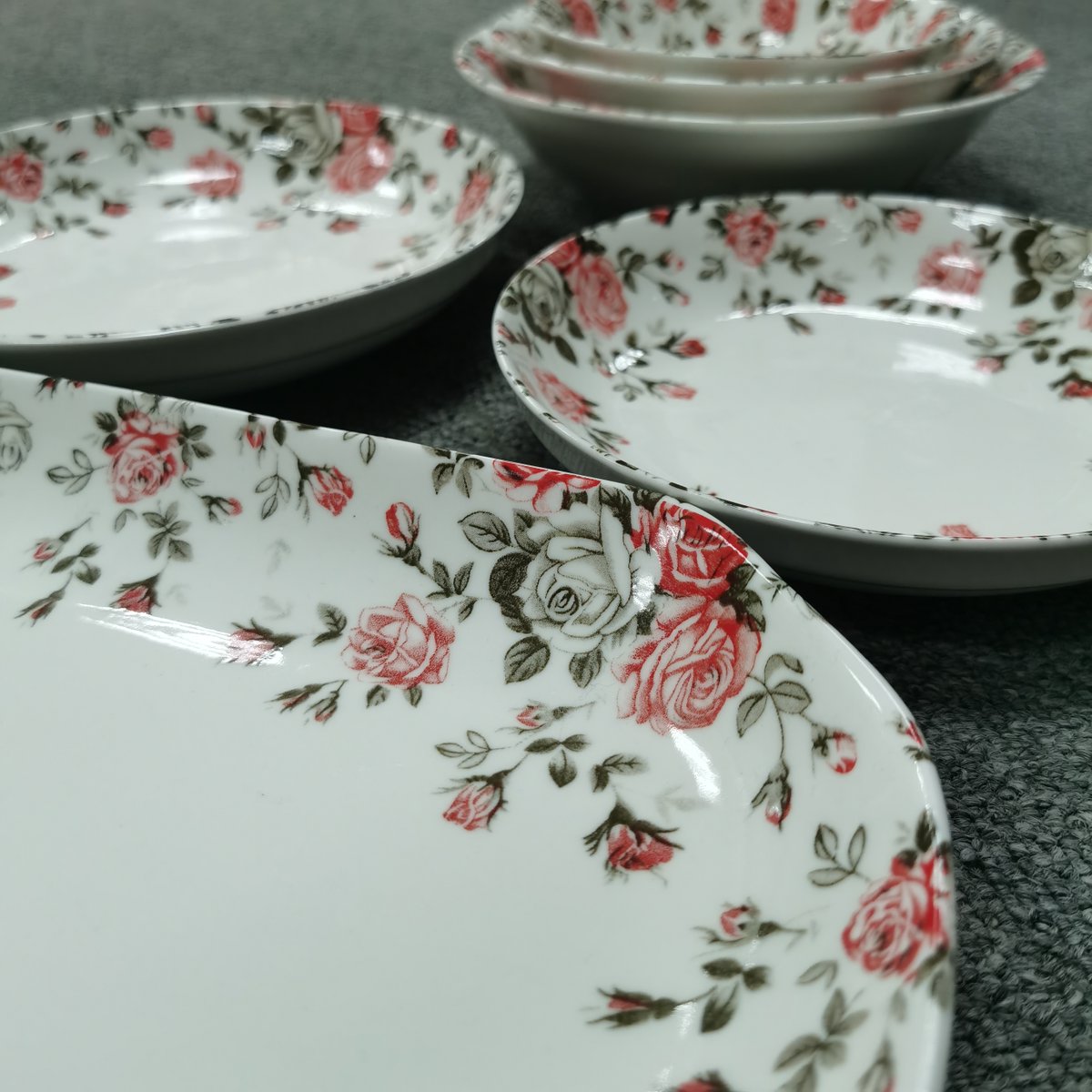 GlasswareKarina's tweet image. #garbotableware New arrival #porcelaindinnerset, grouped with #porcelainplate, #porcelainbowl, #porcelainservingdish, with beautiful decal, make it more attractive in your market. #porcelain #ceramic #tableware #dinnerware #dinnerset