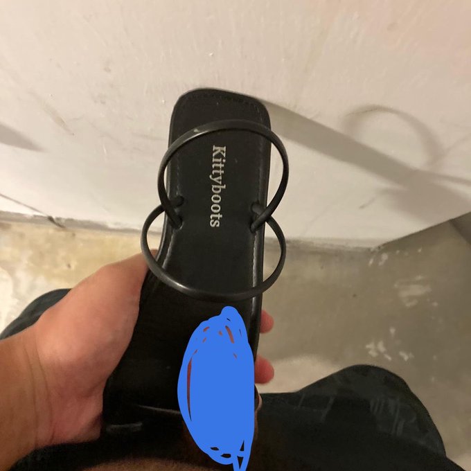 看到反應很好 來個第2彈相片吧 片也是第一次拍 不過怕被取笑短小 暫且不放片了 哈哈。 說真 這雙鞋好爽 射超多 就是因為三文治插射的時候向下流了，流在包在鞋子的紙巾上了。 有點可惜  #扫楼 #恋足<a href="/tag/%E5%8E%9F%E5%91%B3"class="tags"><span>#原味</span></a><a href="/tag/%E6%81%8B%E8%B6%B3"class="tags"><span>#恋足</span></a><a href="/tag/cumshoes"class="tags"><span>#cumshoes</span></a><a href="/tag/%E6%89%AB%E6%A5%BC"class="tags"><span>#扫楼</span></a><a href="/tag/%E6%89%93%E8%83%B6"class="tags"><span>#打胶</span></a><a href="/tag/%E5%B0%84%E9%9E%8B"class="tags"><span>#射鞋</span></a><a href="/tag/%E5%B0%84%E5%B9%B3%E5%BA%95%E9%9E%8B"class="tags"><span>#射平底鞋</span></a><a href="/tag/cumflats"class="tags"><span>#cumflats</span></a>