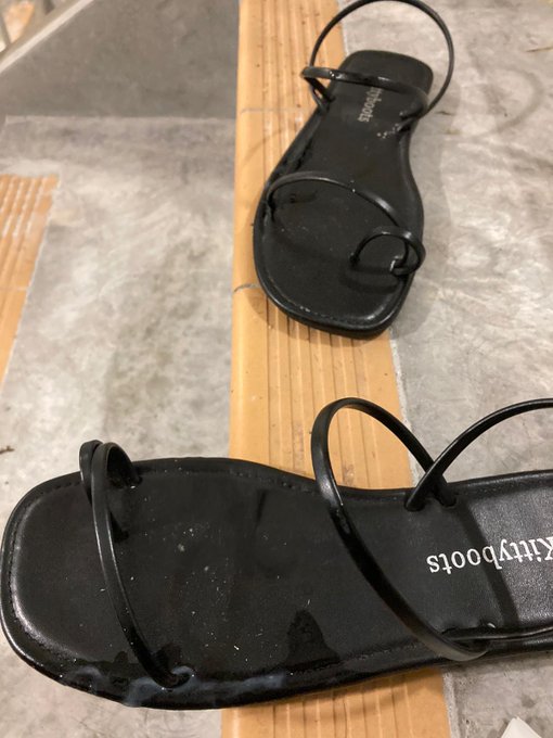 看到反應很好 來個第2彈相片吧 片也是第一次拍 不過怕被取笑短小 暫且不放片了 哈哈。 說真 這雙鞋好爽 射超多 就是因為三文治插射的時候向下流了，流在包在鞋子的紙巾上了。 有點可惜  #扫楼 #恋足<a href="/tag/%E5%8E%9F%E5%91%B3"class="tags"><span>#原味</span></a><a href="/tag/%E6%81%8B%E8%B6%B3"class="tags"><span>#恋足</span></a><a href="/tag/cumshoes"class="tags"><span>#cumshoes</span></a><a href="/tag/%E6%89%AB%E6%A5%BC"class="tags"><span>#扫楼</span></a><a href="/tag/%E6%89%93%E8%83%B6"class="tags"><span>#打胶</span></a><a href="/tag/%E5%B0%84%E9%9E%8B"class="tags"><span>#射鞋</span></a><a href="/tag/%E5%B0%84%E5%B9%B3%E5%BA%95%E9%9E%8B"class="tags"><span>#射平底鞋</span></a><a href="/tag/cumflats"class="tags"><span>#cumflats</span></a>