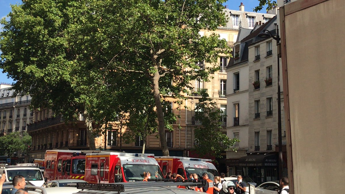 gkierzek's tweet photo. Retour de garde! Accident de bus plutôt impressionnant @RATPgroup https://t.co/t8E1KmLIXp