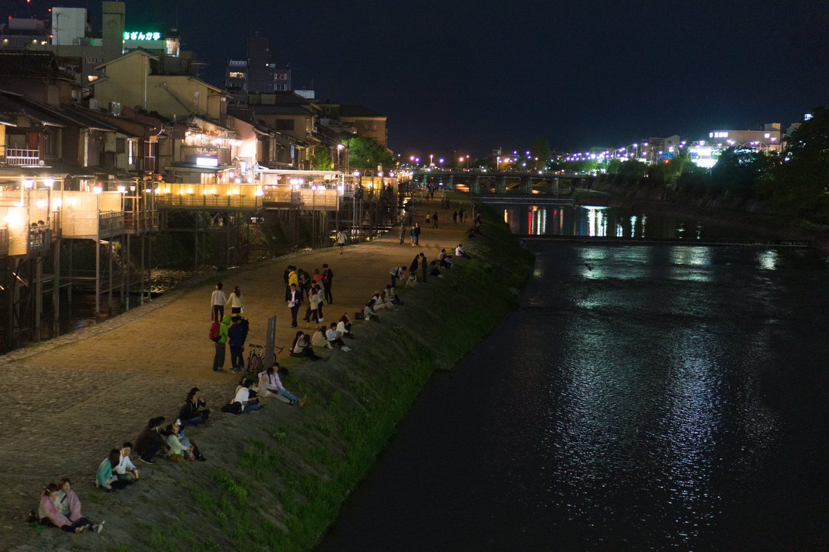 jake_j_jung's tweet image. university boys in kyoto will be like “i know a spot” and then take a girl to the kamogawa