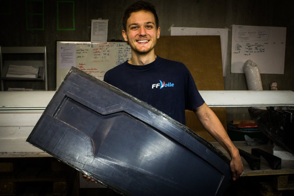 SP80_record's tweet photo. Amazing teamwork to build the main hydrofoil of the small-scale prototype 💪
⏳Long journey as we needed to do 1️⃣ a master mold in wood 2️⃣ a mold in carbon 3️⃣ the final part in pre-impregnated carbon! 1 step closer to hit the water 💦
#JoinTheQuest #SailingSpeedRecord #Innovation https://t.co/nKYAvxU50Z