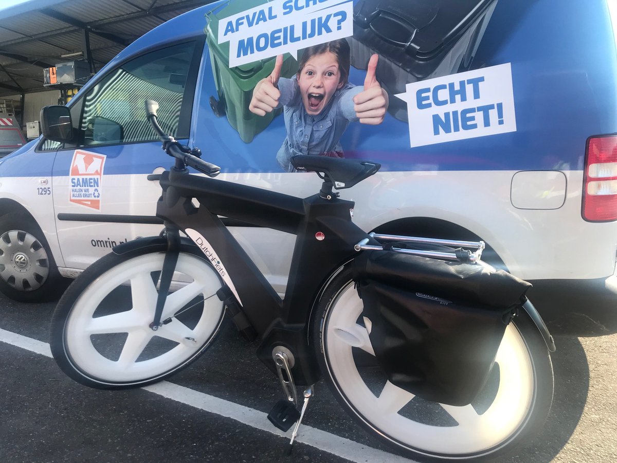 Omrin's tweet photo. ♻️🚲|Omrin kiest voor circulaire en maatschappelijk verantwoorde bedrijfsfietsen uit recyclebaar kunststof (PE). @CaparisNV  zet deze circulaire fiets van @DutchFiets in elkaar. 

#DutchFiets #Caparis #Omrin #Circulair #Inclusief #Recycling

Kijk op: https://t.co/kdvBDk3gt7 https://t.co/GDcdpT73xu