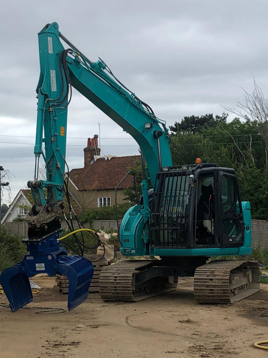 McGeoghans's tweet photo. First drop this morning 08:00 in Reading. 
We delivered this Kobelco Sk140 fitted with demo guard and rotational selector grab #excavators #kobelco #planthire https://t.co/42VKPaUrP9