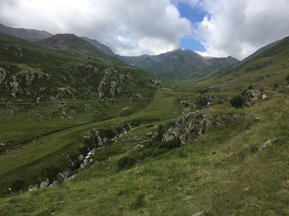 BeyondBCN's tweet photo. De les estepes de Lleida a la capçalera de la vall de Filià a la Vall Fosca, passant per #Utxesa, el #Montsec, #Pessonada : diversitat de paisatges i vegetació sense parió a Europa de bracet amb una riquesa ornitològica excepcional (gangues, voltors, trobats, verderoles...) https://t.co/9VLBrkcH8v