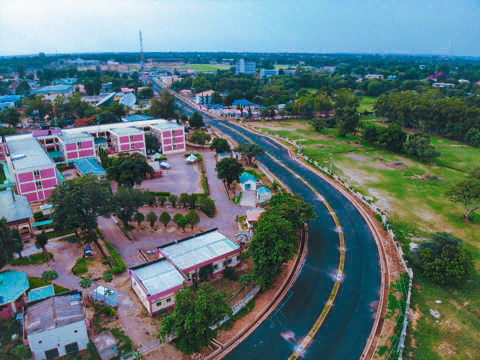 sanisuleimanu's tweet photo. KADUNA UPDATE: Ongoing road dualization of Yakubu Gowon Way through Barau Dikko Teaching Hospital by the @elrufai administration. Malam mun gode 👏🏼👏🏼 @Dattijo @Mareeyama @MG_Maigamo @AHayatu https://t.co/3x1cAPsPxW