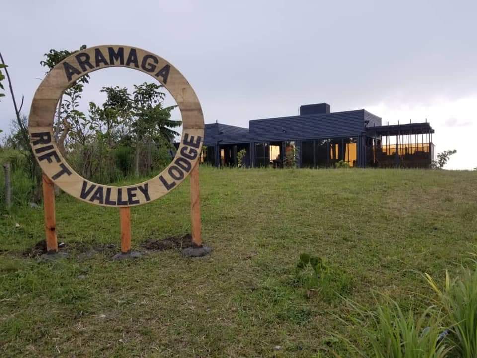 mark2gerald's tweet image. THREAD!
Aramanga Rift Valley Lodge was Launched this Friday it boost of 6 Executive and Exclusive Pods arguably the first in EA. Located in Kabarole District, On an Escapement with an Overview of Semuliki National Park and Rwenzori Ranges.@AndrewMwenda @emeka_ug @Ugaman01