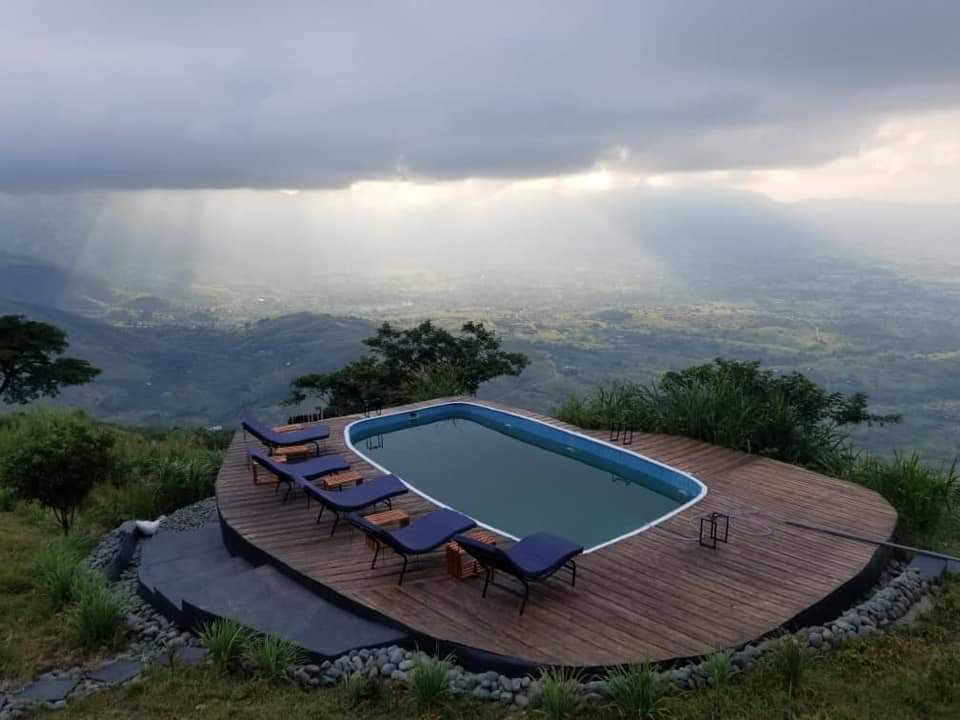 mark2gerald's tweet image. THREAD!
Aramanga Rift Valley Lodge was Launched this Friday it boost of 6 Executive and Exclusive Pods arguably the first in EA. Located in Kabarole District, On an Escapement with an Overview of Semuliki National Park and Rwenzori Ranges.@AndrewMwenda @emeka_ug @Ugaman01