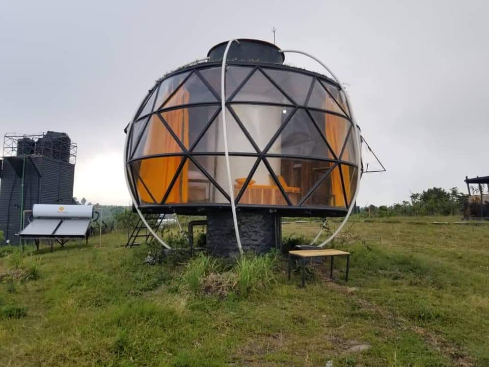 mark2gerald's tweet image. THREAD!
Aramanga Rift Valley Lodge was Launched this Friday it boost of 6 Executive and Exclusive Pods arguably the first in EA. Located in Kabarole District, On an Escapement with an Overview of Semuliki National Park and Rwenzori Ranges.@AndrewMwenda @emeka_ug @Ugaman01