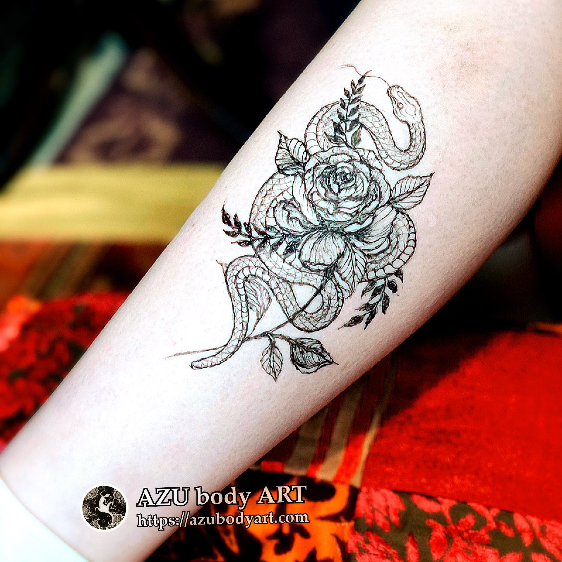 Azu Body Art ジャグアタトゥー 大阪 ヘナタトゥー大阪 人気の花と蛇 柄柄やもり ジャグアタトゥー大阪 ジャグア ジャグアタトゥー メヘンディ ヘナタトゥー ヘナアート ボディーアート ボディーペイント フェイクタトゥー 消えるタトゥー
