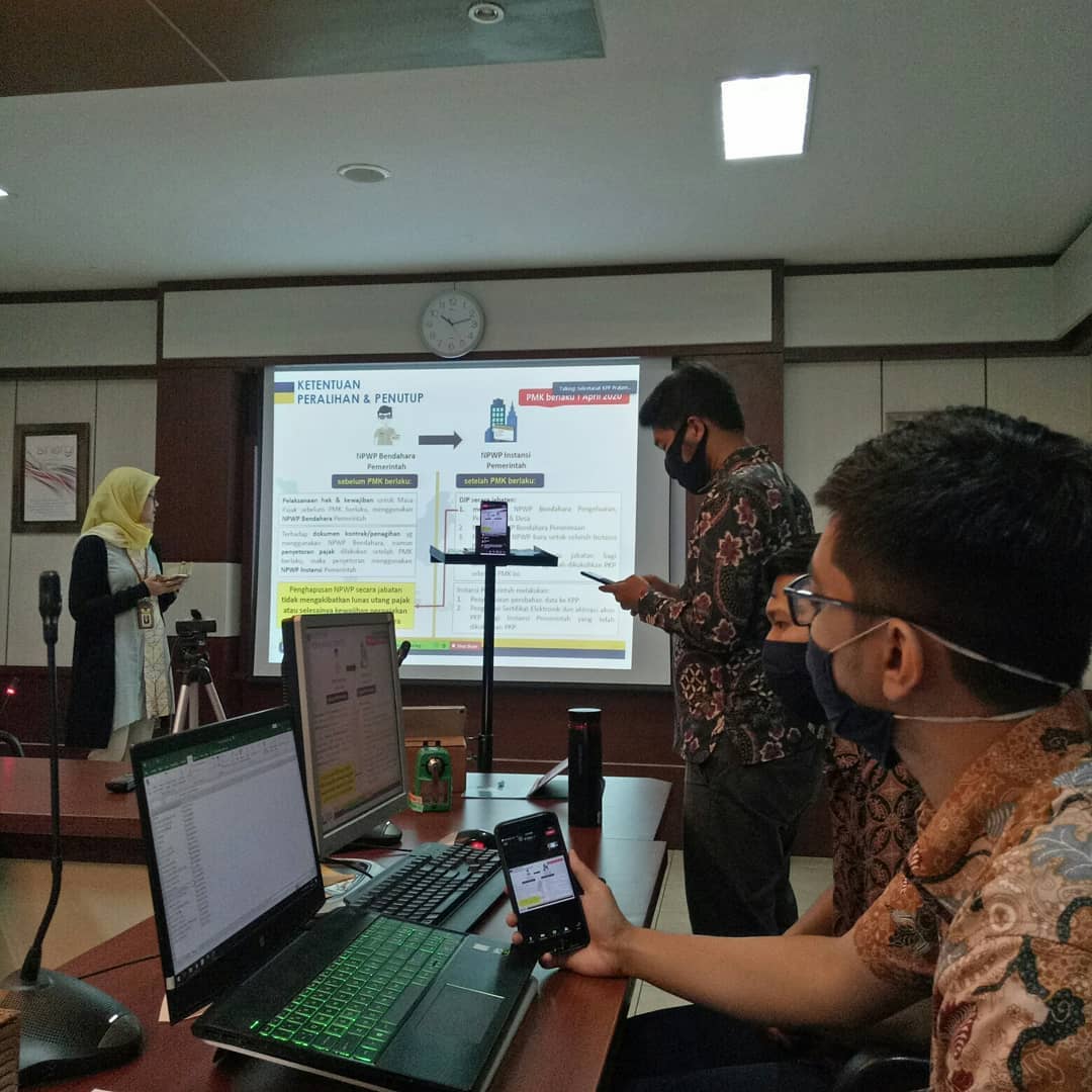 pajakbnaaceh's tweet photo. Hai hai #KawanPajak semua
Pelaksanaan Kelas Pajak Online pada Jumat 19 Juni 2020,dengan tema PMK 231/PMK.03/2019 tentang "Hak dan Kewajiban Perpajakan bagi Instansi Pemerintah".
#PajakKuatIndonesiaMaju
#PajakKitaUntukKita
#LayananPajak
#BandaAceh
#InfoBandaAceh https://t.co/3sID7A7lMN