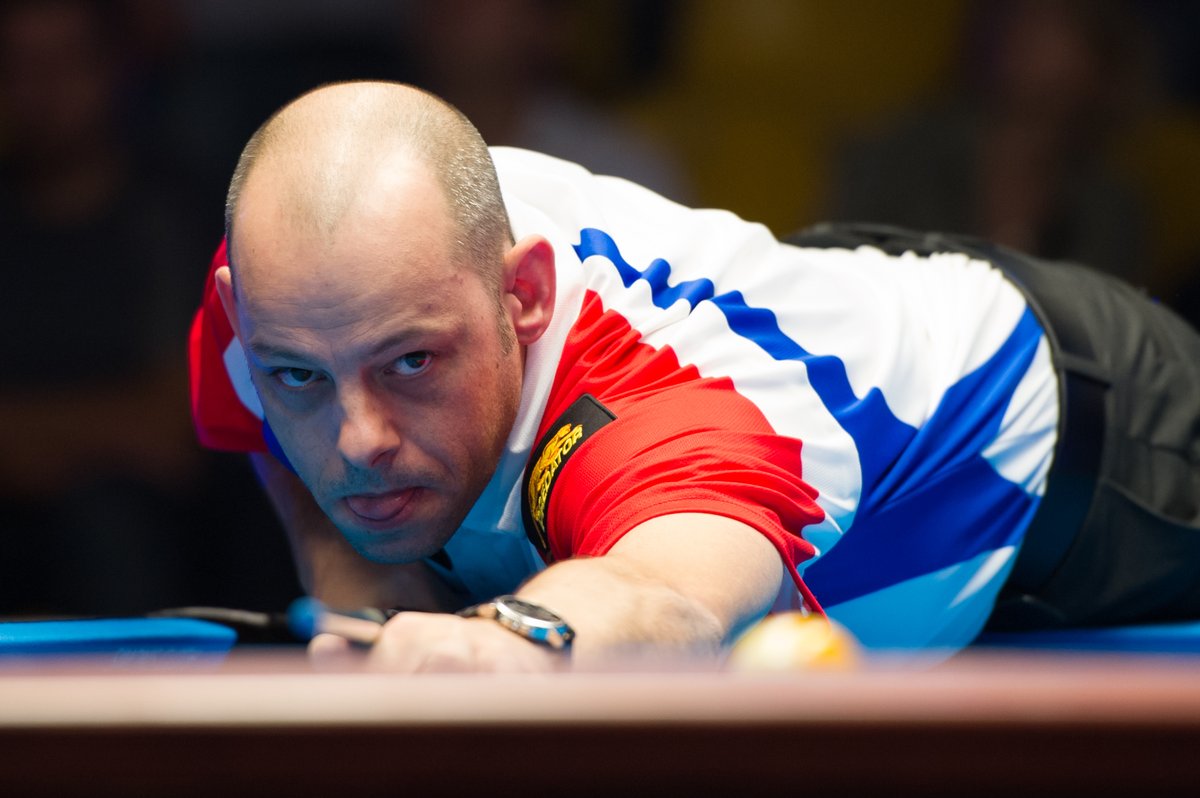 WorldPoolChamp's tweet image. ⏪ #OnThisDay in 2012..

🏴󠁧󠁢󠁥󠁮󠁧󠁿 Darren Appleton beat He-Wen Li 13-12 to lift his first #WorldPoolChampionship title 🏆