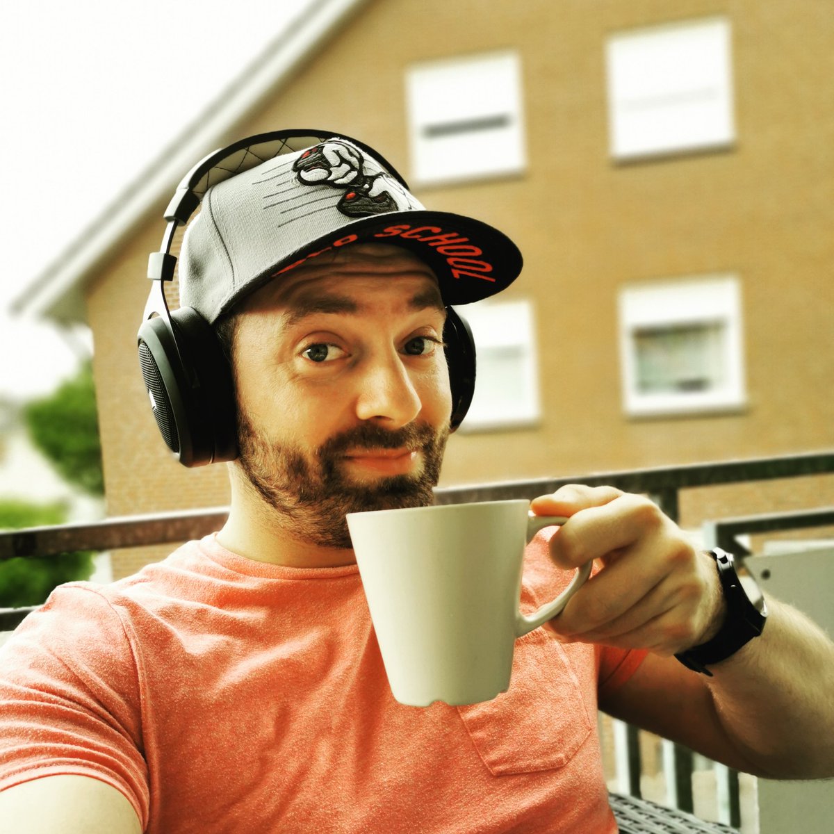 Prost und einen guten Morgen!

Noch etwas die frische Luft, einen leckeren Kaffee und schöne Musik genießen und dann geht's schon los auf #twitch

Ich freue mich auf jeden den ich gleich sehe und wünsche euch nen super wochenstart! 😊🤗

#twitchde #gaming #valorant