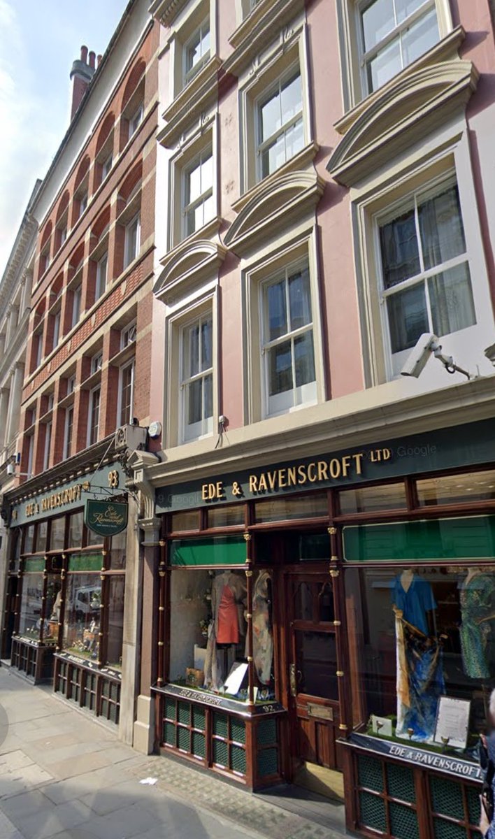 Secrettourguide's tweet photo. My favourite shop front on so many levels but check out London's wonderful st heritage here click ➡https://t.co/Q7QWjCrgQY
@innertemplesa @middletemple @GraysInn_Cap @lincolnsinn 
@londonlawstudy @royalcourts @CollegeofLaw #bpp #wigandgown 
#bigwig @thebarcouncil @JudiciaryUK https://t.co/ob8XlfTozn