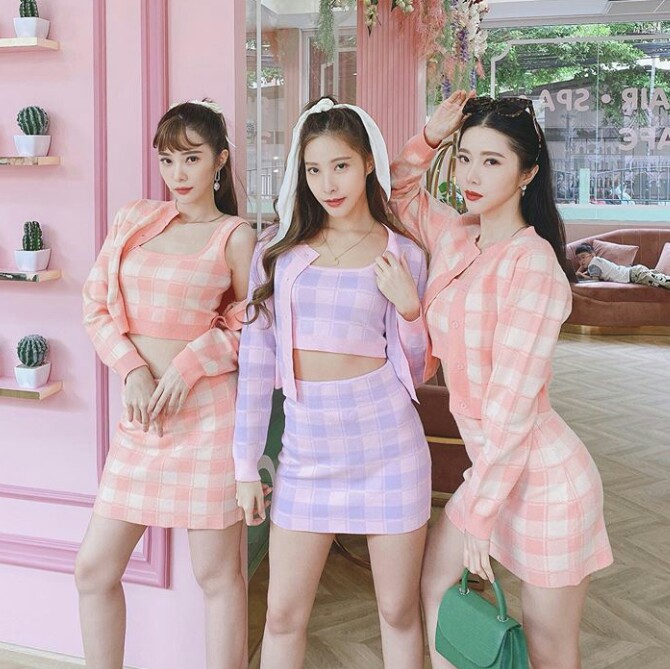 Mayka_Jabthong's tweet photo. อัพเดตศิลปิน T-POP ที่กำลังมีผลงานเร็วๆนี้และปลายปีนี้
-TRINITY เตรียมปล่อยอัลบั้มชุดที่ 2 เร็วๆนี้
-Tao&Inter เตรียมปล่อย Single ชื่อเพลง "ตรงใจ" เร็วๆนี้
-JNP ได้โพสรูปในยูทูบว่ากำลังทำ Single ใหม่ออกมาในเร็วๆนี้
-SBFIVE เตรียมถ่าย MV เพลง "ชายในฝัน" เร็วๆนี้
#savetpop #TPOP https://t.co/I6gCv1JvPh