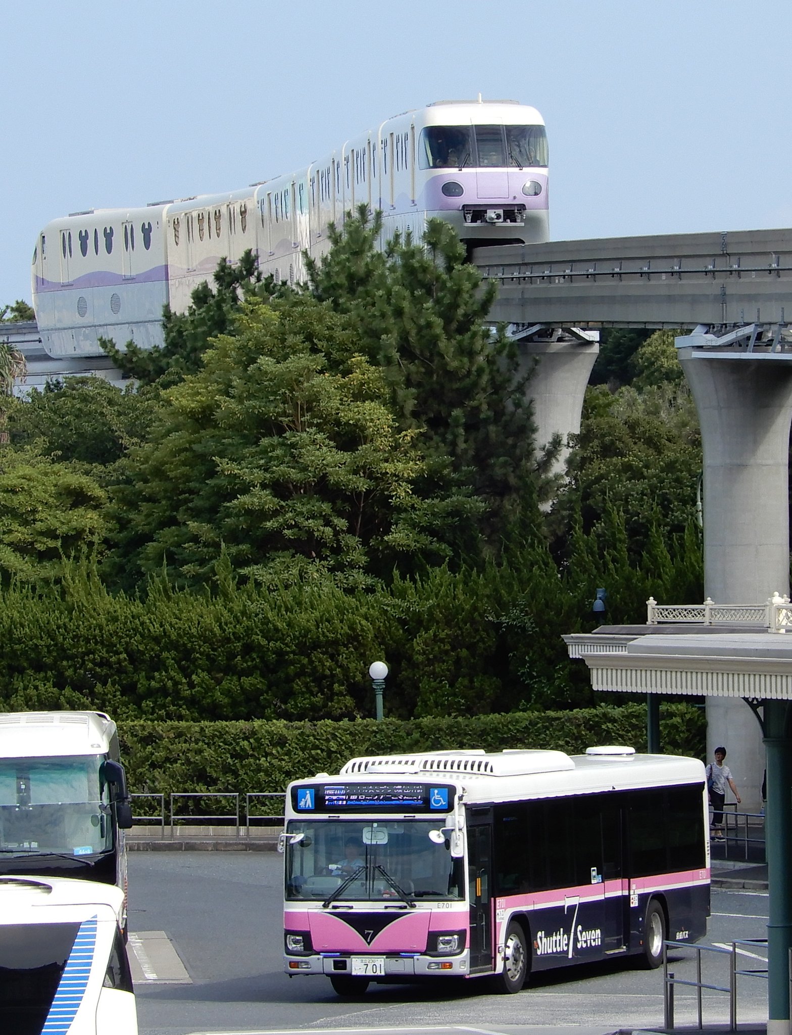 常磐急行 ディズニー再開 地元亀有と同じ葛飾区内の新小岩から東京ディズニーリゾート へ行く京成バスが運行しているシャトルセブン コロナウィルスによる長期休園の為行き先を葛西臨海公園までとなっていました それも7月1日のディズニー営業再開に