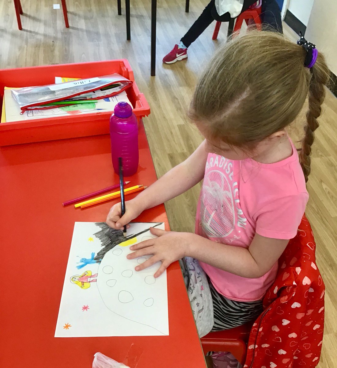 glynwoodschool's tweet photo. Year One Bubble 2 had a great morning listening to The Man on the Moon by Simon Bartram. We discussed what jobs we could do on the moon and draw a picture of ourselves working on the moon. #manonthemoon #SimonBartram #glynwoodreading https://t.co/lGtjAKwf5C