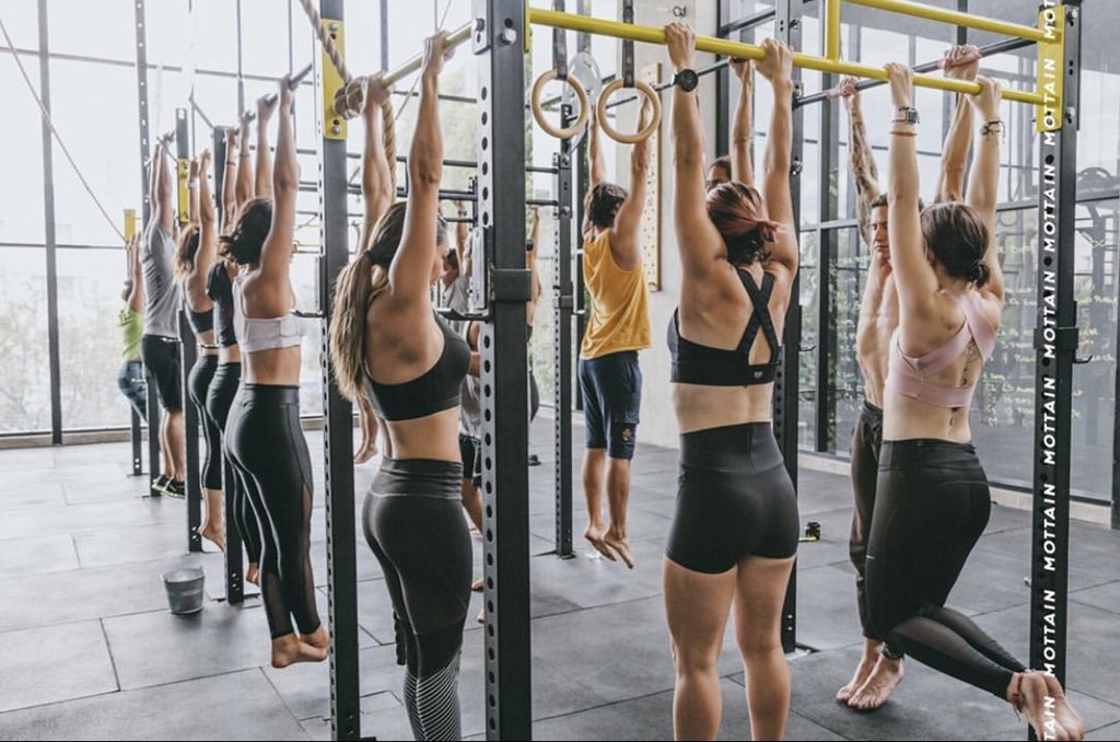 mexico_crossfit's tweet photo. LUNES 200629
10 rondas por tiempo de:
3 pull-ups con peso
5 strict pull-ups
7 kipping pull-ups
Para los pull-ups con peso, coloca una dumbbell de 30/45-lb. Soltarse de la barra constituye como el final del set.
-
📦 #MottainMx @crossfit | #CrossFitTraining #CrossFit #CFMexico https://t.co/Y0lXexypZj
