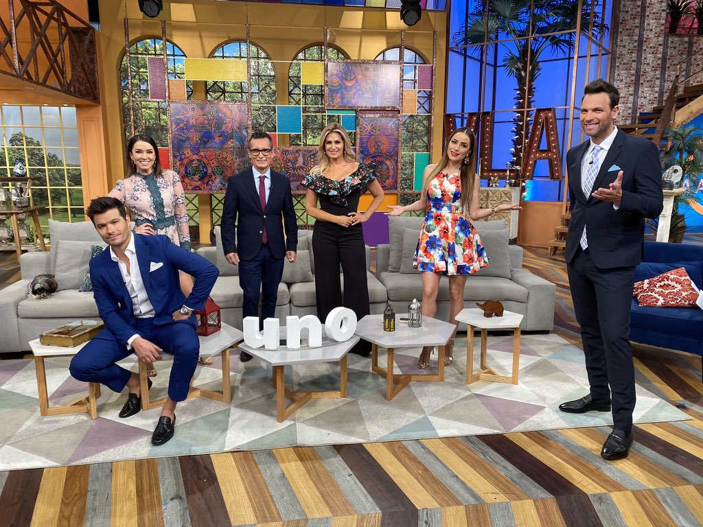 LAURAGII's tweet photo. Buenos días a todos 🧡 ...... ¿Listos para iniciar la semana ?  #VLA https://t.co/AIIn6GgrEI