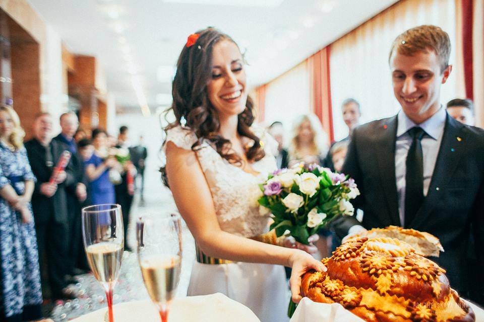 NaplesDJ's tweet photo. Will you be highlighting traditions throughout your big day? If so, know that you can complement them with music 🎶!

Let's begin planning yours 🎵: https://t.co/UwKkkEkhmm

#naplesdj #weddingtraditions #weddingmusic #weddingceremony #naplesweddings
📷: https://t.co/sKt2nk34zn https://t.co/xLUcevdRyw