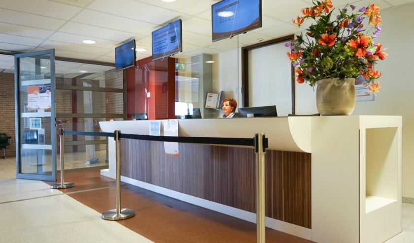 Om de zorg zo goed mogelijk te laten verlopen, vragen wij u wanneer mogelijk alleen naar uw afspraak te komen. Kunt u echt niet alleen komen? Neem dan maximaal één begeleider mee. Wij doen er alles aan om patiënten en medewerkers goed te beschermen.