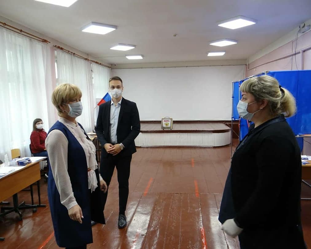 Сегодня вместе с Уполномоченным по правам человека в Ивановской области -
Шмелевой Светланой Анатольевной , знакомились с работой избирательных участков, общались с членами комиссии, смотрели на готовность к общероссийскому голосованию по поправкам в Конституцию. 📆