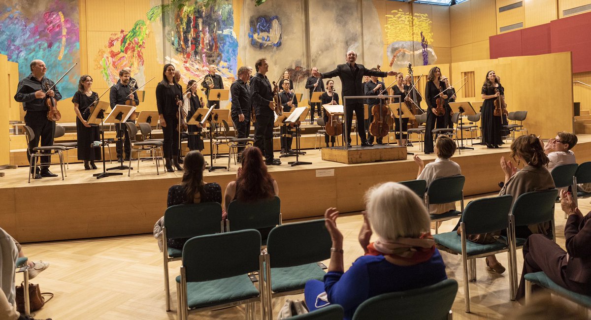 Ein emotionaler Konzertabend war unser erstes "HEIMSPIEL" im Orchesterhaus vergangenen Donnerstag. Gemeinsam mit #FrançoisLeleux als Dirigenten und Solisten haben wir es sehr genossen endlich wieder vor Publikum zu spielen. #mozarteumorchester