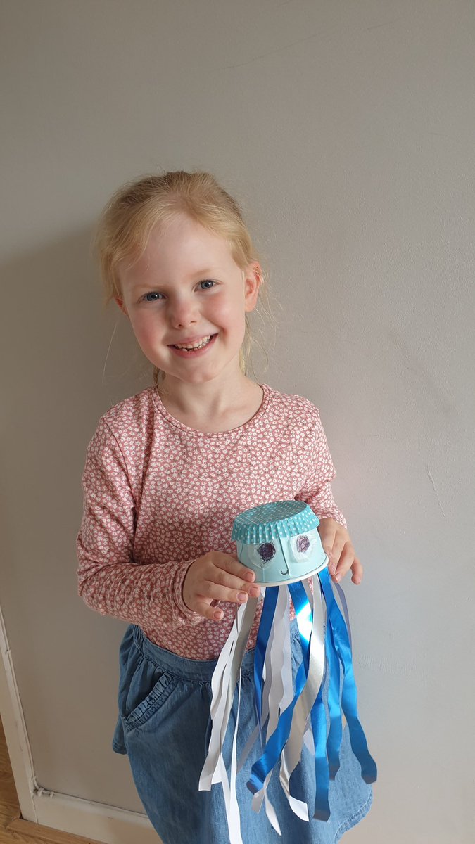 Sarah93258065's tweet photo. Mia 1L has been busy doing some subtractions and and art today, making a jellyfish for her beach and sea themed work. @RomanHillSchool https://t.co/IYdMmCeeAJ