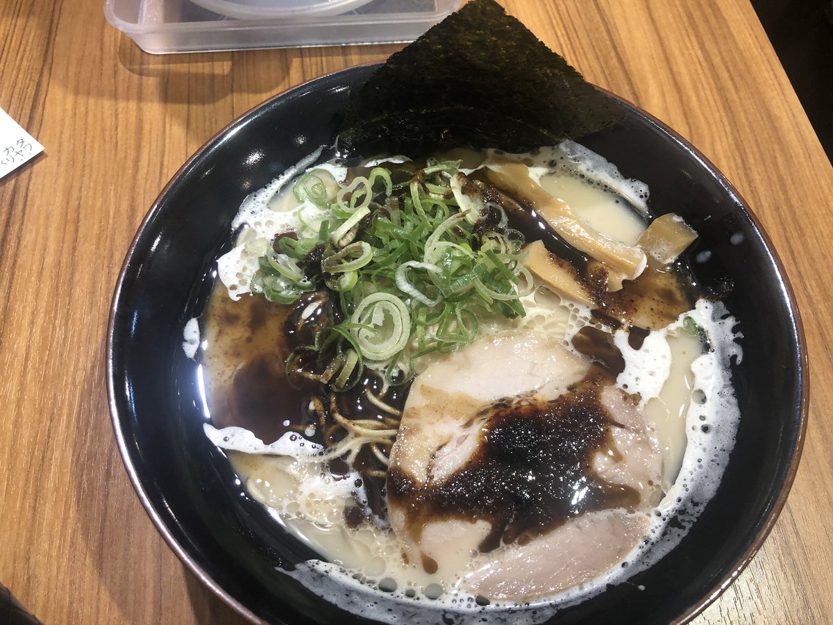 らーめんkid 東京らーめん11軒目 横浜家系ラーメン 壱角家 青物横丁店 上京して約2年 とうとうやっちゃいました 家系デビュー でも九州豚骨を選んでしまいました 笑 黒とんこつラーメン 長浜みたいな細麺 濃厚なスープ 焦がしニンニク