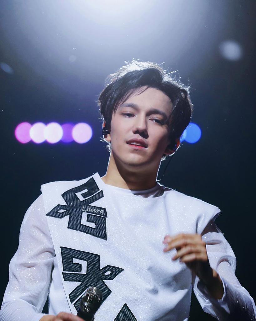 DQ_Azerbaijan's tweet photo. «#ARNAU Kinetic Voice»
Astana Arena
29.06.19, Nur-Sultan / Qazaxıstan
#dimash #dimasharnau #dimashazerbaijan https://t.co/K2d3x8nGzS