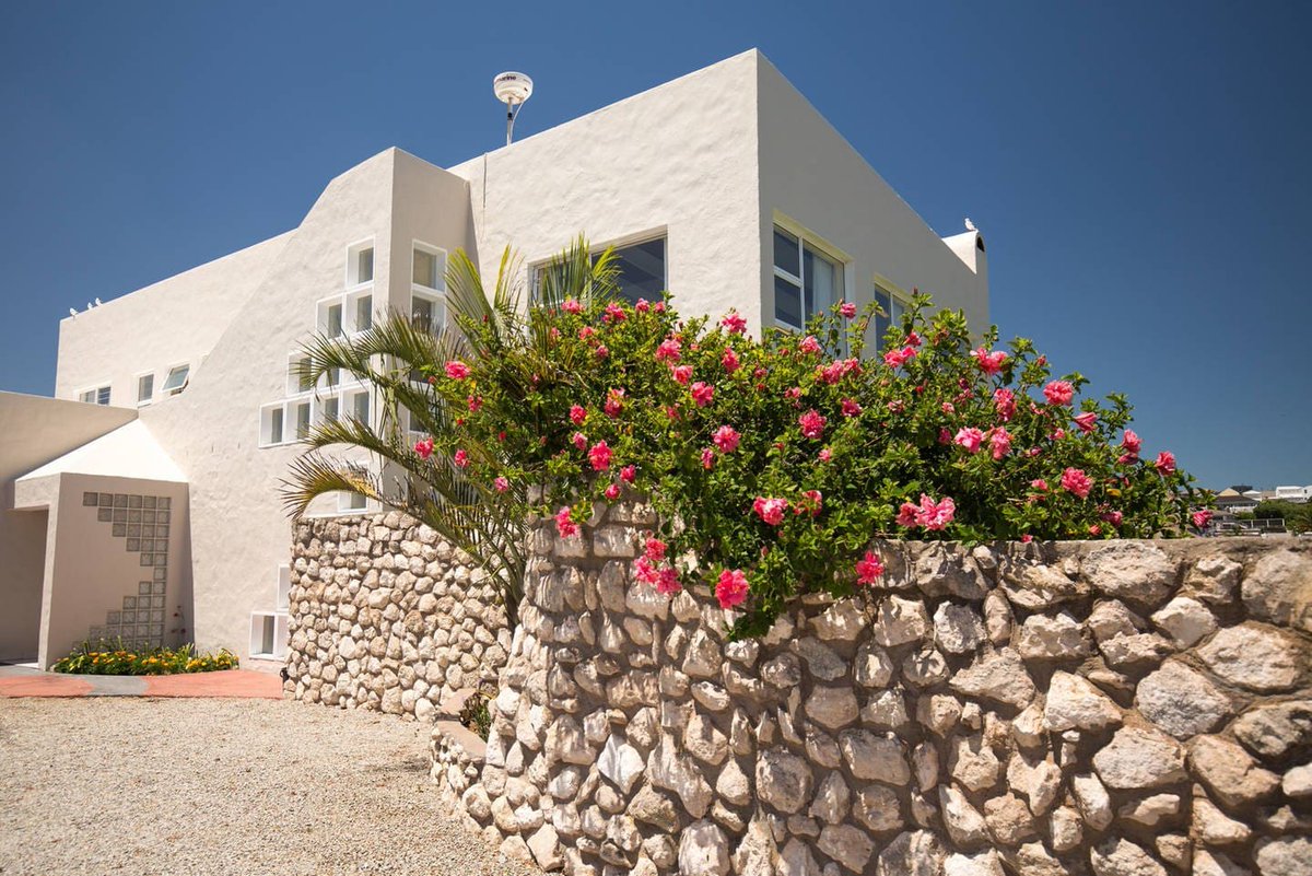 OceanSailingCT's tweet photo. Our crew house “Ocean House” is a perfect getaway for family and friends wanting to reconnect after months of being cooped up. We can accommodate up to 15 guests but can also be converted into a 4-bedroom house at a lower rate. https://t.co/M95lMSXmS5 https://t.co/ku4fC7ZfjO