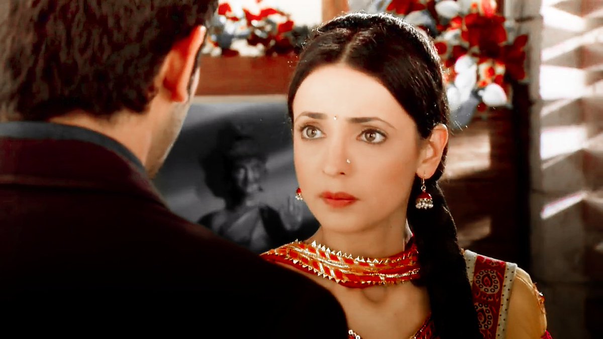 Arnav - "Tumhari​ himmat kaise hui mere Ghar ki andar aane ki " Seriously  he is the one called her to his house  sometimes ASR harward brain not works  #Arshi  #RabbaVe  #IPKKND #SanayaIrani  #BarunSobti