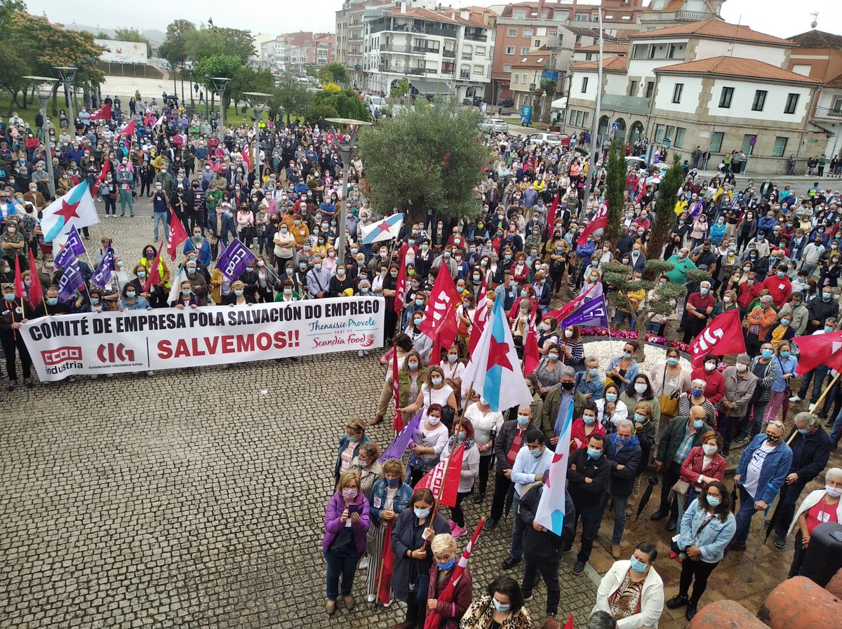 galizaCIG's tweet photo. ✊Unha multitude percorre as rúas do #Grove para reclamar unha solución para a conserveira Thenaisie

📌O comité insta a #Xunta a poñerse á fronte para desbloquear o proceso de venda

👉ℹ️https://t.co/F3BdbENEPK

#ThenaisieProvote
#OGrove
#Conserva
#SectorConserveiro
#ScandiaFood https://t.co/Mbq8DI5LTq