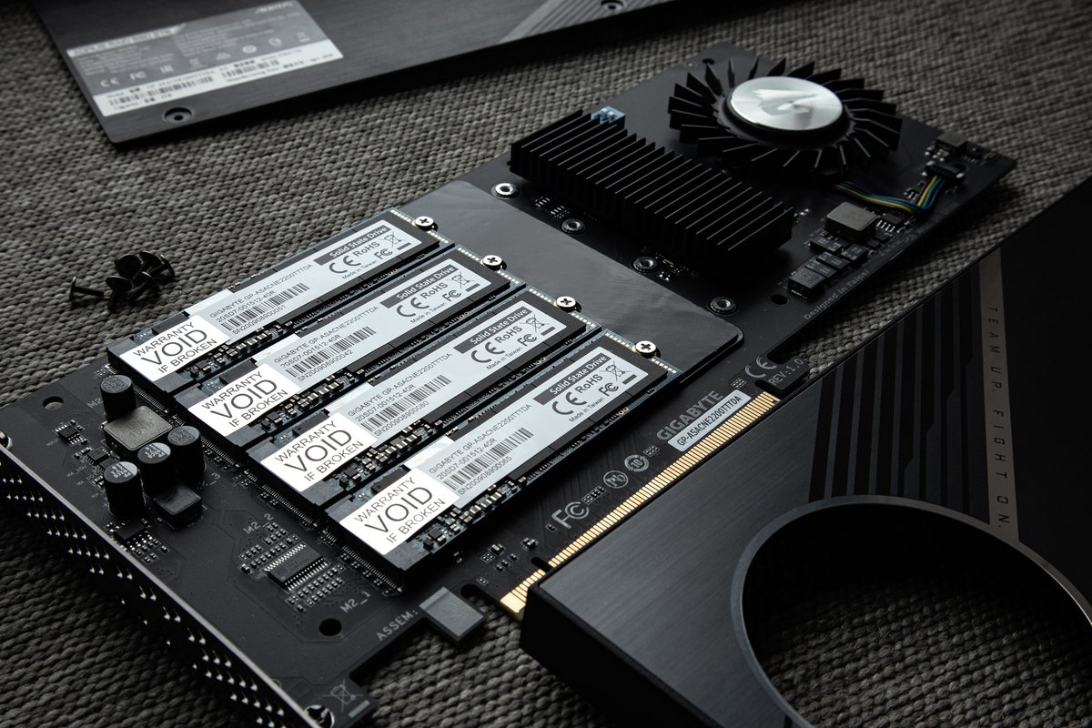 aorus_es's tweet image. ¡Algo nuevo! AORUS RAID SSD 2TB 👍

Conocer más [bit.ly/2ZhAnzj]👈

#SSD #RAIDSSD #AORUSSSD #aorus #gamingcomputer