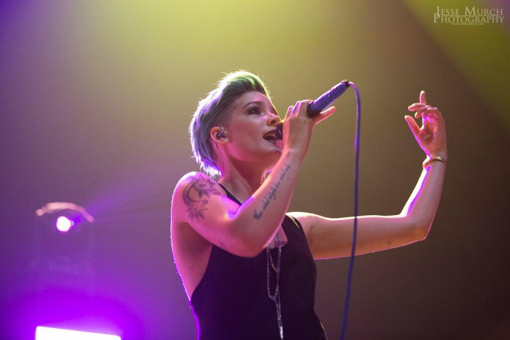 thrwbackhalsey's tweet photo. June 29 2015, @halsey performed as the support act for @Imaginedragons at the Prudential Center in Newark, NJ. https://t.co/uF16lIMIxI