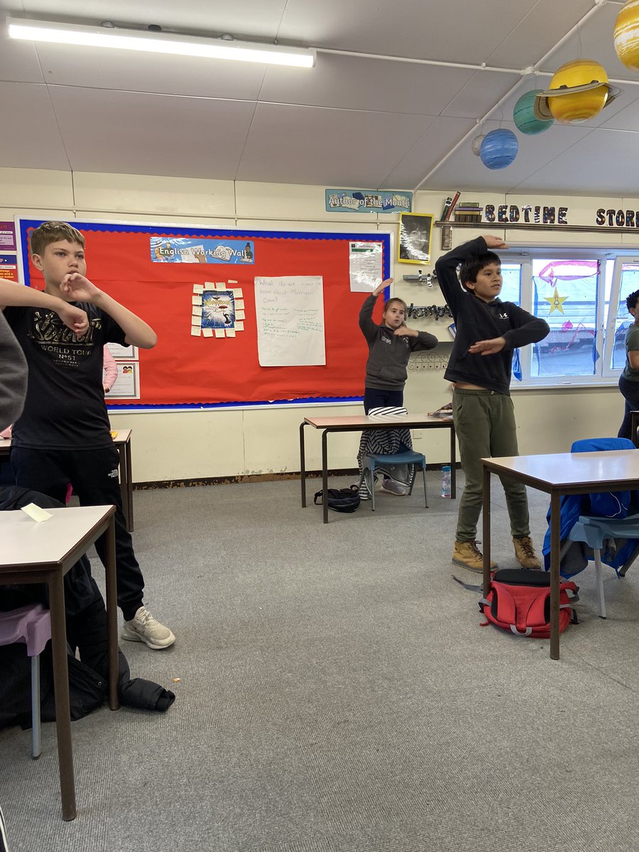 eagley5d's tweet photo. The jumpers are coming off! These YouTube Bollywood tutorials are tricky! #scoopscoop #lotsofhands #bitfastthis https://t.co/fuWz4QfzQm