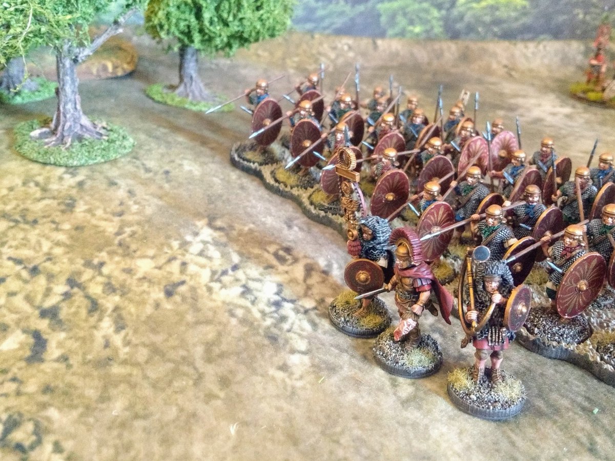 Four turns in and it's a waiting game with Hilarius Panto's Batavians advancing cautiously, their flanks secured by lurking cavalry. Their objective, to capture the renegade Bilius Bullius.  #spreadthelard  #infamy2