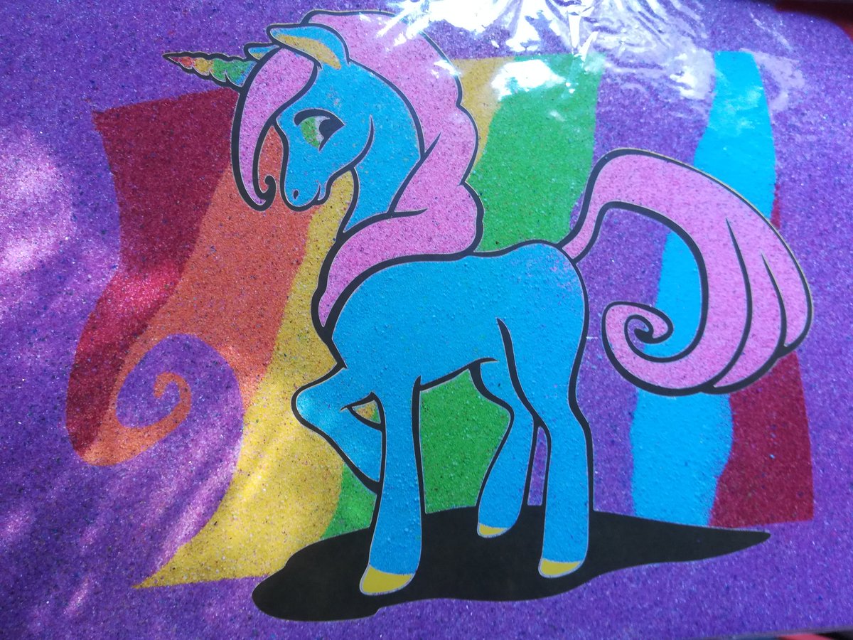 Are your #Children getting bored? 
Looking for an #artactivity for them? 
If you are local to #Hatfield #herts,  I can offer #sandart packs to create at home. 
2 A4 pictures of your choice,  plus sand,  covers and a pick for £9
You'll thank me for the peace and quiet 😂.