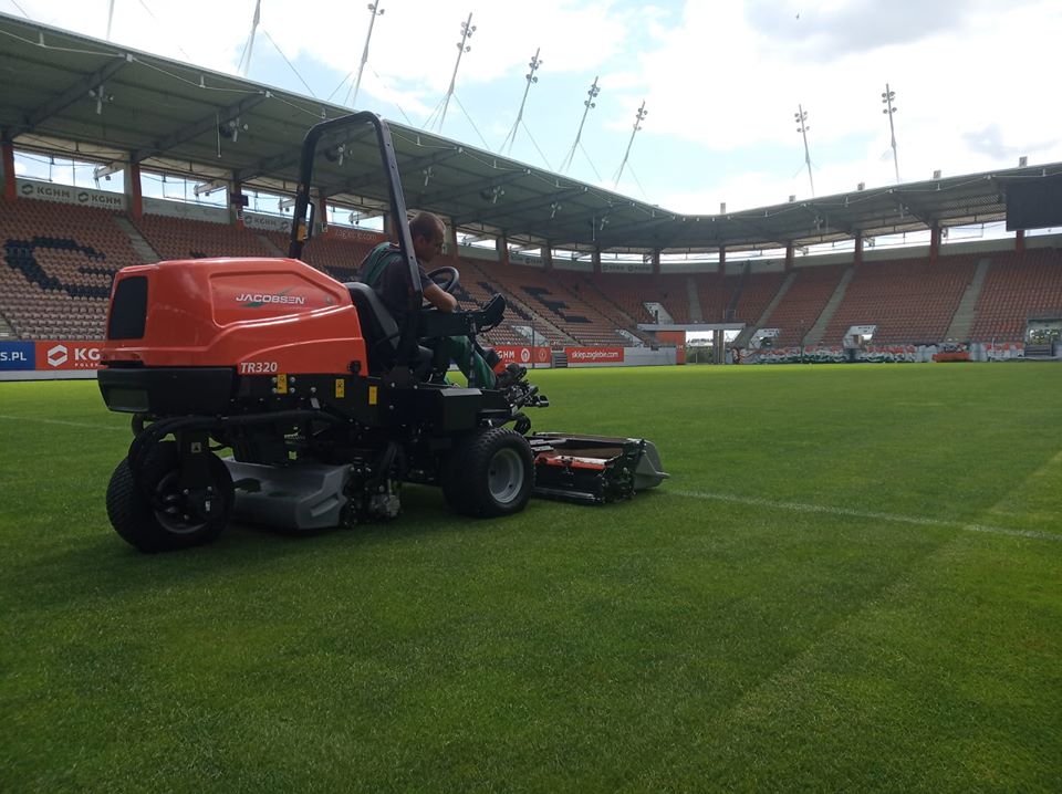 JacobsenTurf's tweet photo. A new TR320 @ZaglebieLubin ready to create a flawless finish. Thanks to @karol_grass for sharing!
The TR320 has a narrow transport width and delivers heightened precision. Find your dealer here https://t.co/qx3KGVNPo3
#Jacobsen #BuiltForYourSuccess #Mower #JacobsenPerformance https://t.co/2kmBvbOdk6