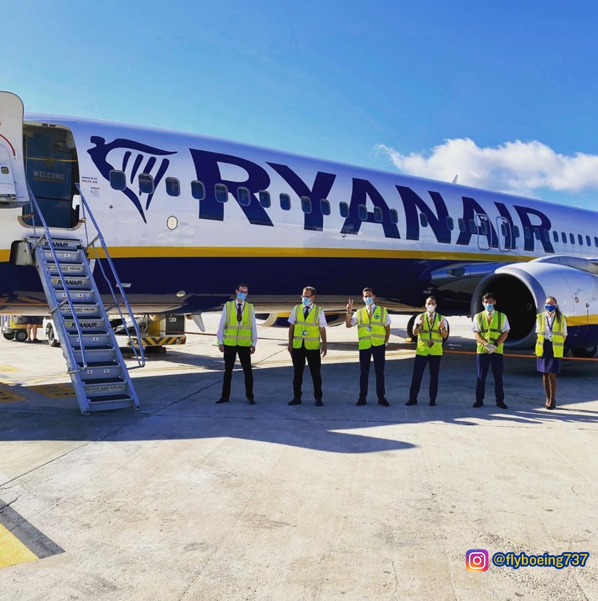 Ryanair tweet media