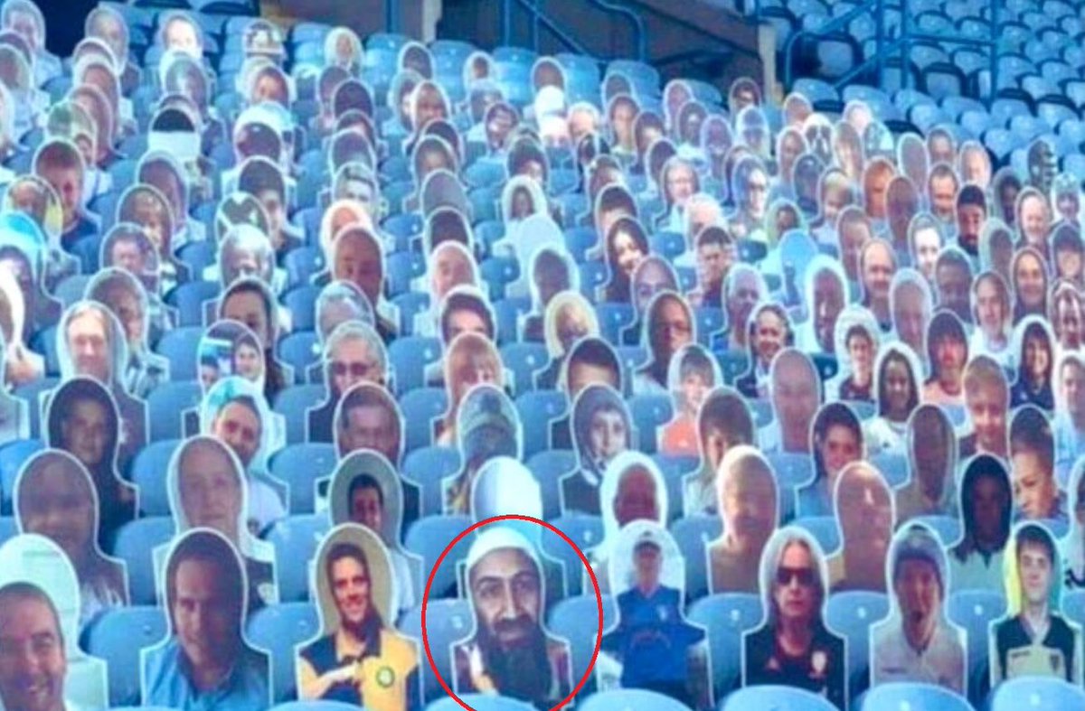 _tevhid_dini's tweet photo. LeedsUnited, tribünlerdeki kartonlar için taraftarlardan kendilerinin veya sevdiklerinin fotoğraflarını istedi.

Bir taraftar, 25 sterlin ödeyerek UsameBinLadin'in fotoğrafını gönderdi.

Ladin’in kartonundan bile korkan taraftarların ısrarı sonrasında karton kaldırıldı.

BBCSport https://t.co/TqvHdD1tQh