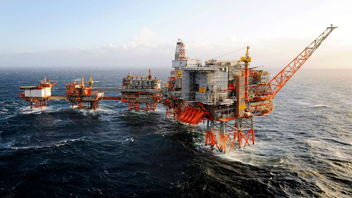 Aker Solutions has signed a two-year contract extension for maintenance and modifications for Aker BP's Ula, Skarv, Valhall and Tambar fields offshore Norway. Read more: akersolutions.com/news/news-arch…