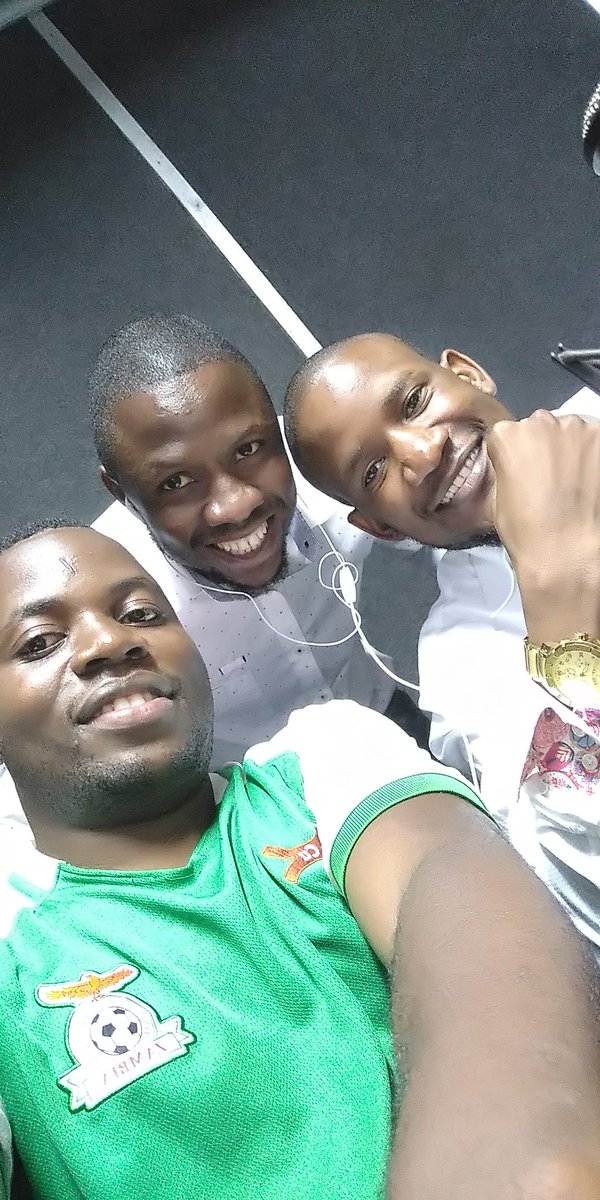 We will be live on @HoneFMRadio941 with @BraGee8   on Sports Extravaganza talking all things sports, The Zambia Super League returns in 19 days, @PatsonDaka20, @EnockMwepu45, @ClatousC all crowned Champions. @MusondaLubambo in a new position, FA cup draws, Bundesliga, La Liga...