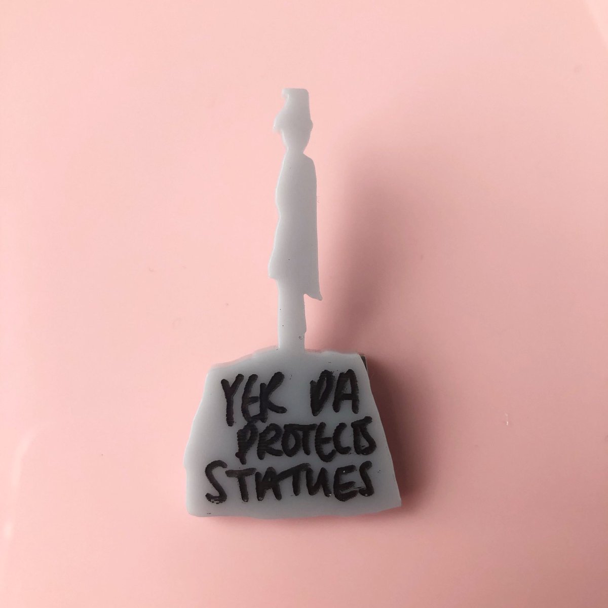 Bonnie_Bling's tweet image. Yer Da Protects Statues! Pin badge raising funds for the new Black Scottish Business Fund. #yerda #tinychanges bonniebling.co.uk/products/yer-d…