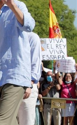 absurddheces's tweet photo. Deja que el disléxico escriba el cartel, ¿qué puede pasar? https://t.co/r2VCZCb6QW