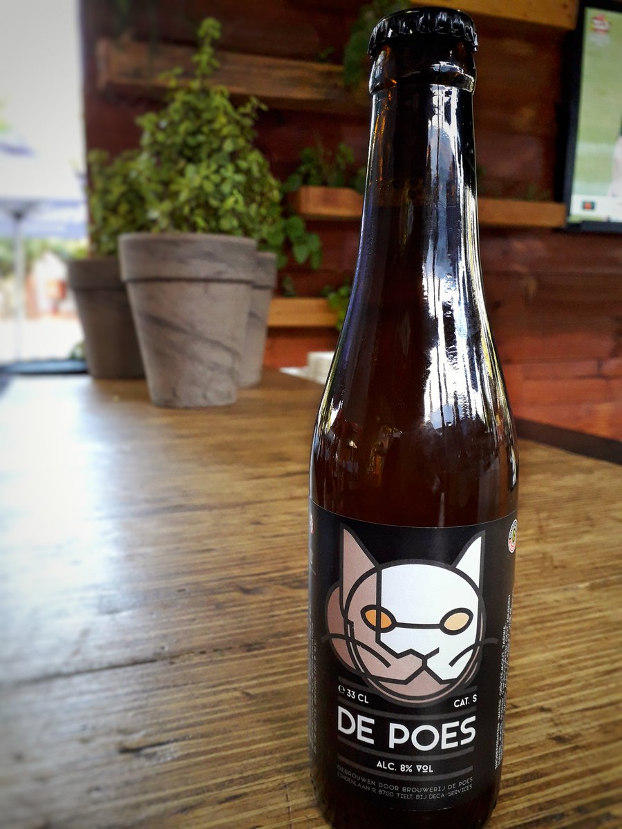 "A lovely hazy sediment-filled body, topped with a decent initial plumage.
Aroma is sweet, hoppy and perhaps a subtle pineapple.

Feel is good, plenty of substance, drinkable, but in a luring kind of way. The beer gets better with each swig." - Review on BeerAdvocate.com