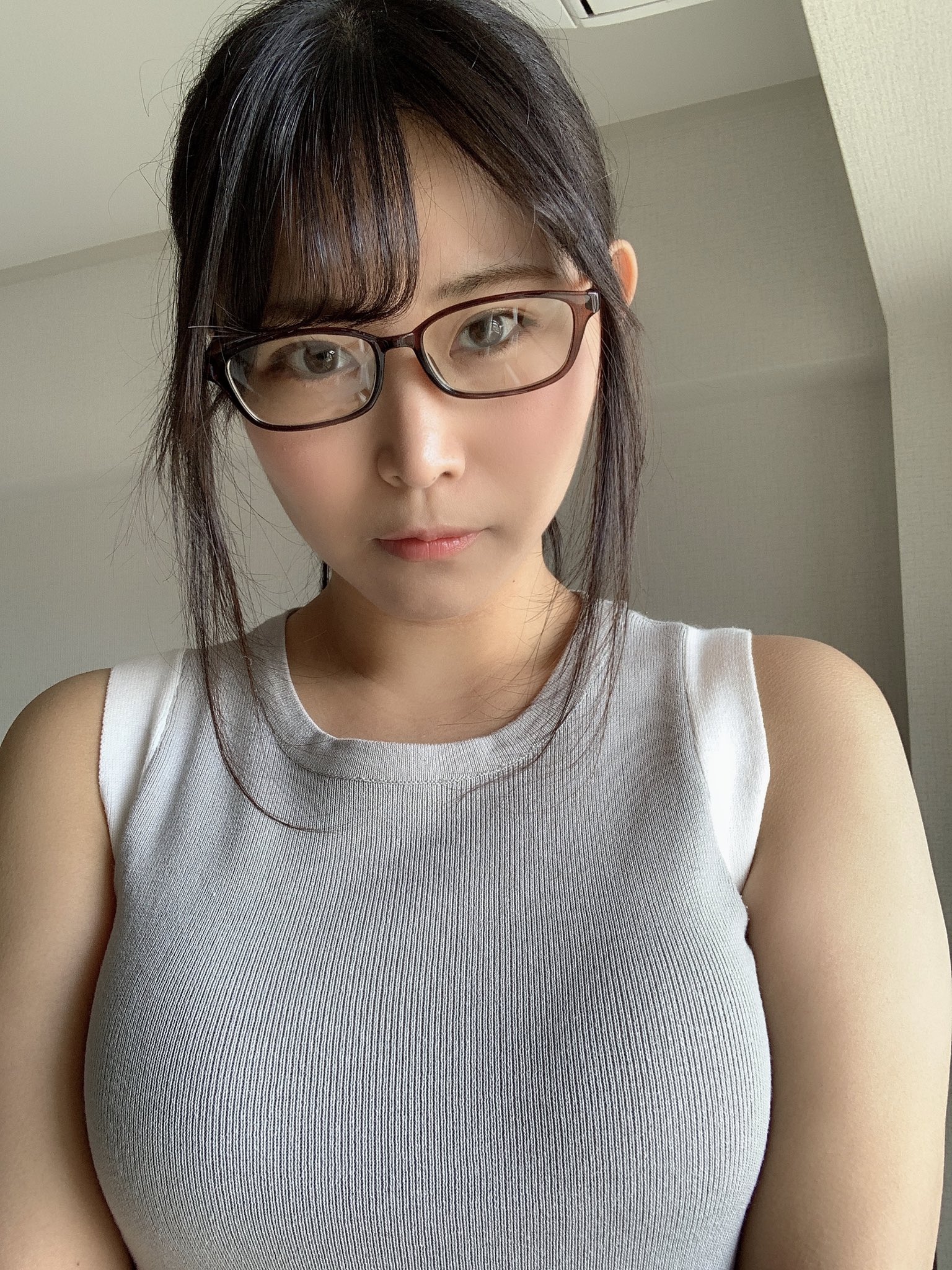 地味 メガネ おっぱい 