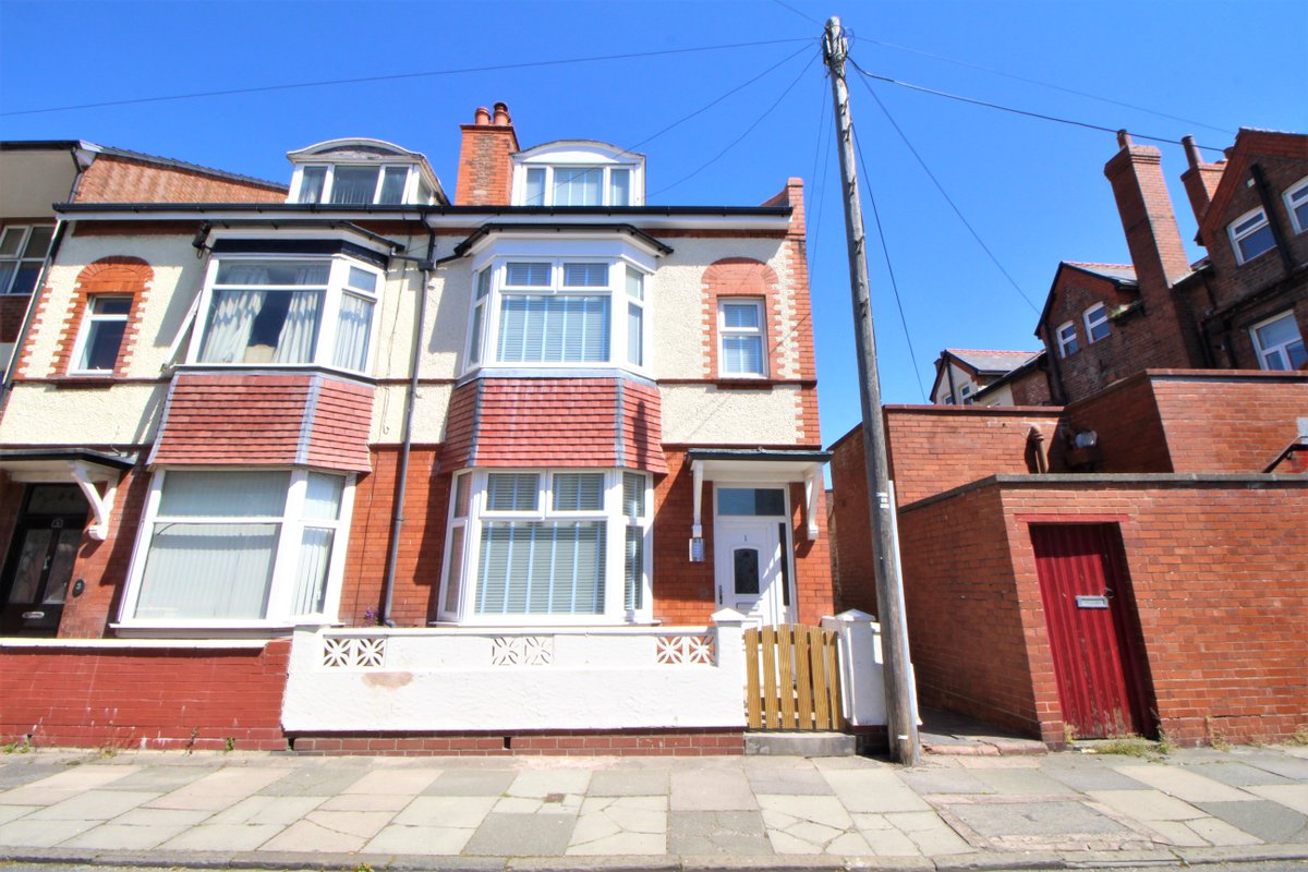 Deceptively Spacious 👀👀 Hoylake, £299,995
.
▫️ Five bedrooms 
▫️ Open plan kitchen diner
▫️ Courtyard garden to rear
▫️ Must be viewed to appreciate size and quality
.
📸 To See Further Images and Details Search for ‘Trinity Road' on our Website (Link in Bio)